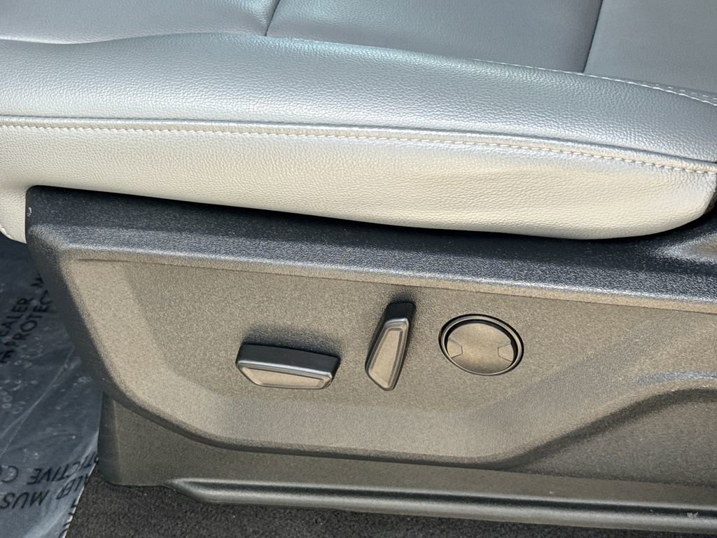 Used 2025 Ford F150 Lightning Flash image 26