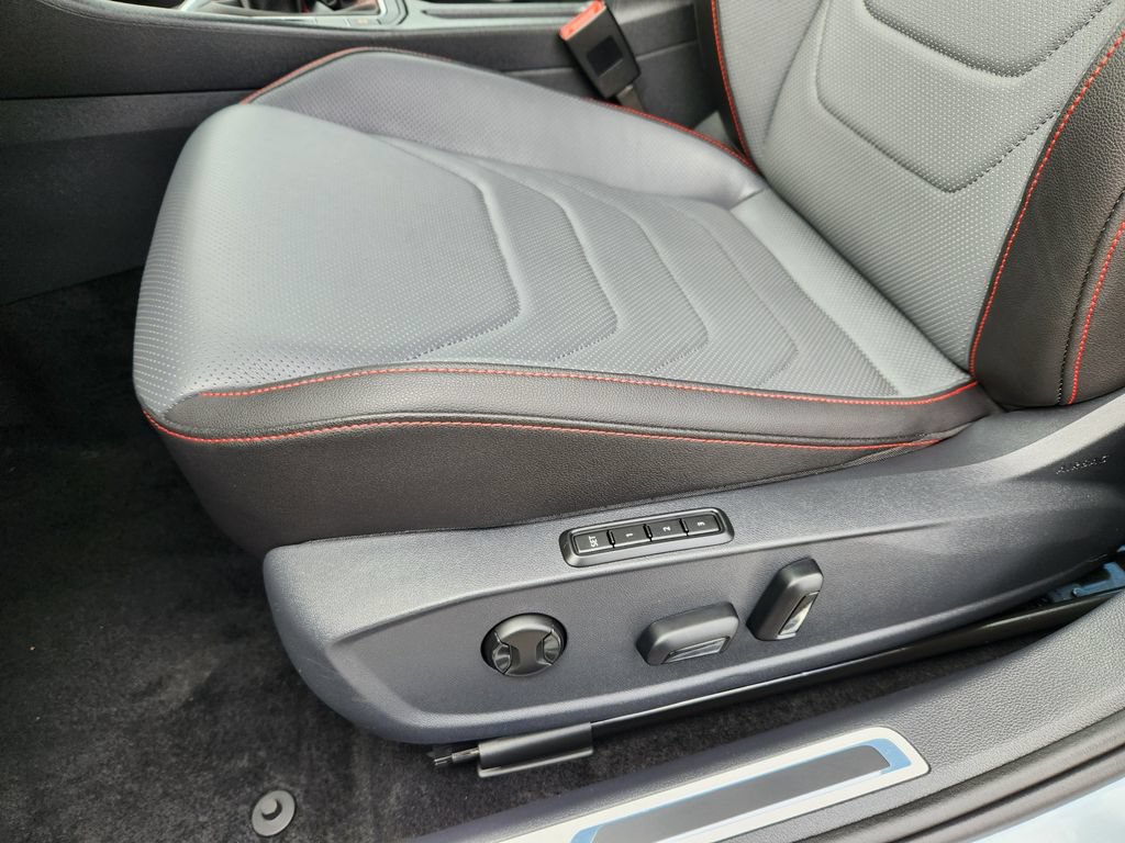 Certified 2025 Volkswagen Jetta GLI Autobahn w/ GLI Black Package FWD image 21