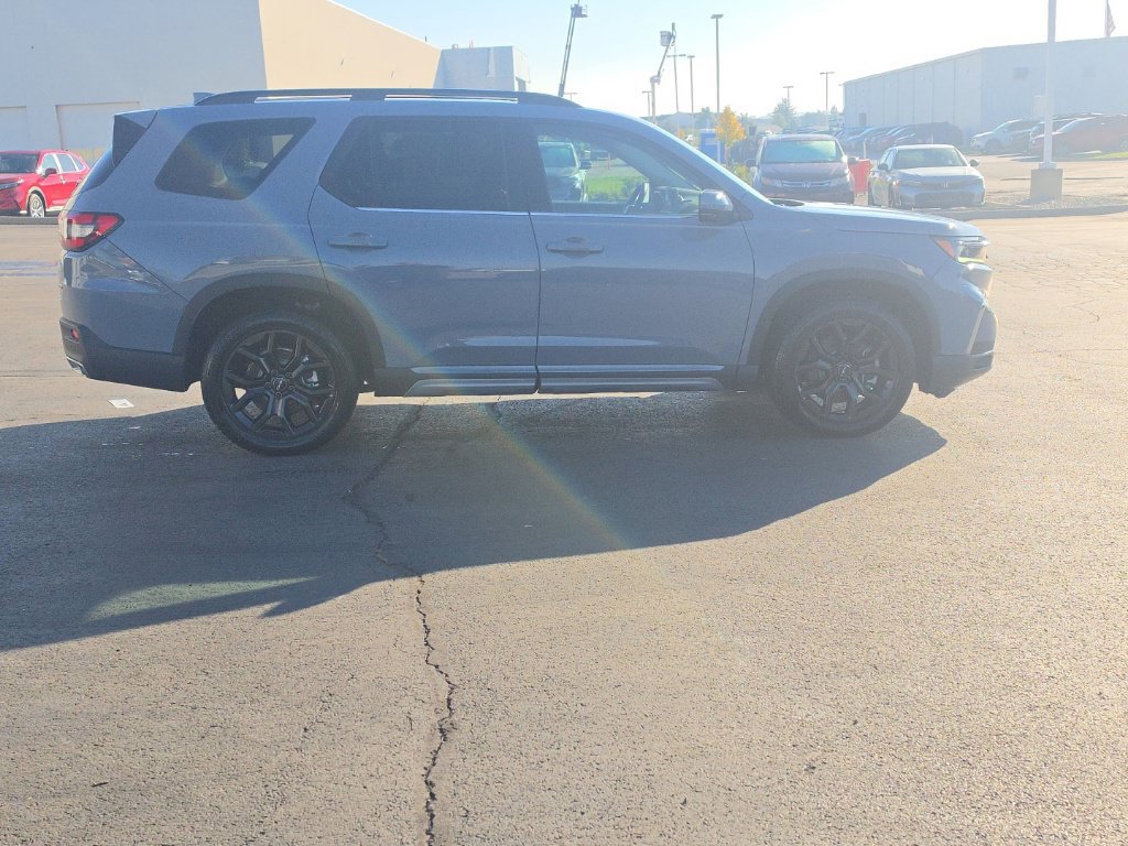 Certified 2025 Honda Pilot Touring image 10