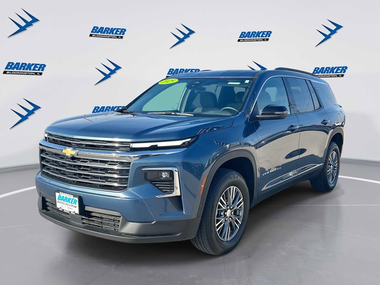 Used 2025 Chevrolet Traverse LT