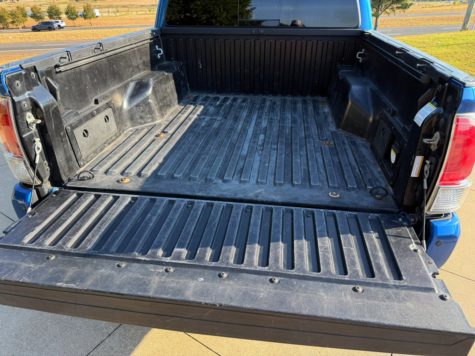 Used 2017 Toyota Tacoma Limited w/ Tow Package AWD/4WD image 9