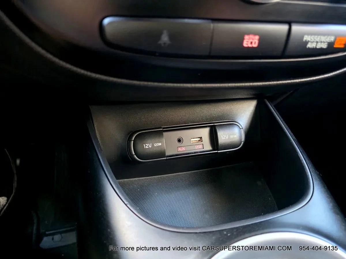 Used 2015 Kia Soul EV FWD image 40