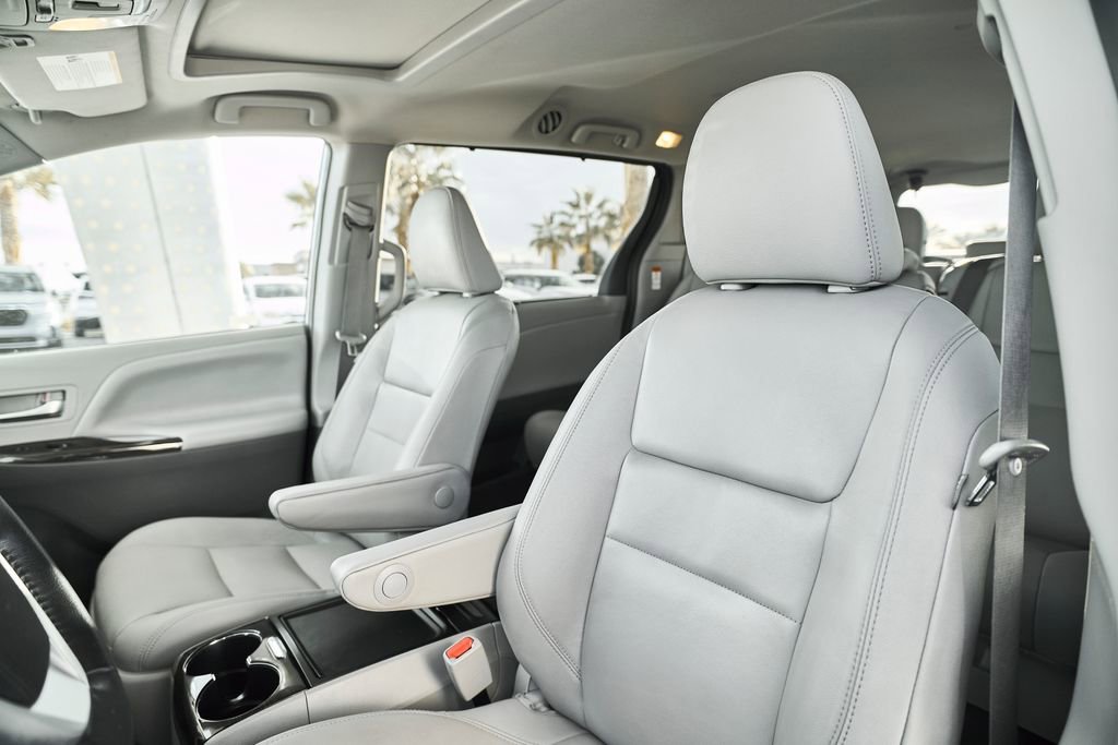 Used 2020 Toyota Sienna XLE w/ XLE Navigation Package image 26