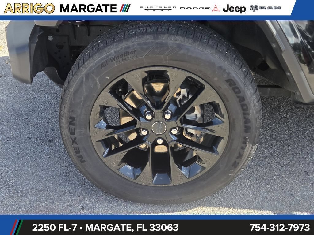 Used 2025 Jeep Wrangler Unlimited Sahara w/ Safety Group AWD/4WD image 11