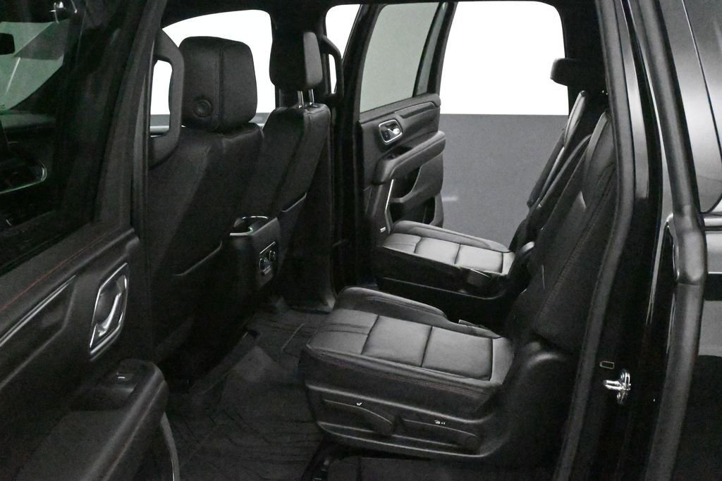Used 2023 Chevrolet Suburban RST w/ Luxury Package AWD/4WD image 13