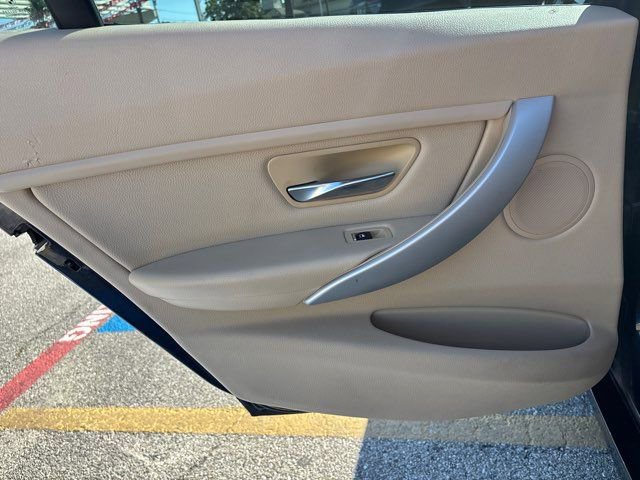 Used 2016 BMW 320i Sedan RWD image 21