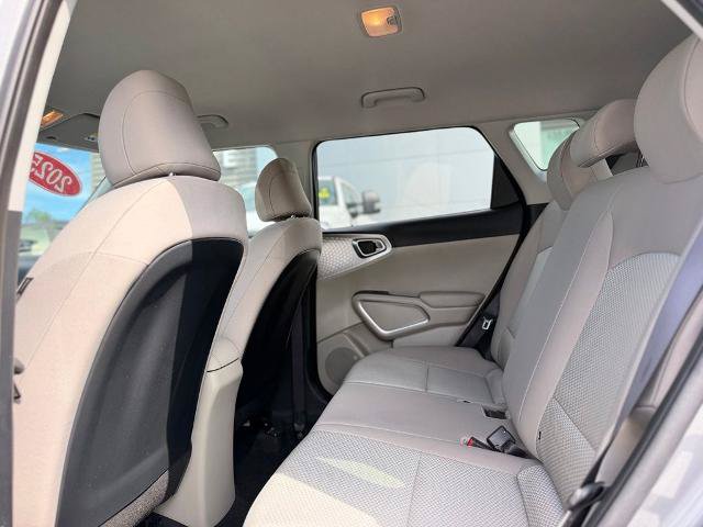Used 2025 Kia Soul LX w/ LX Technology Package FWD image 22