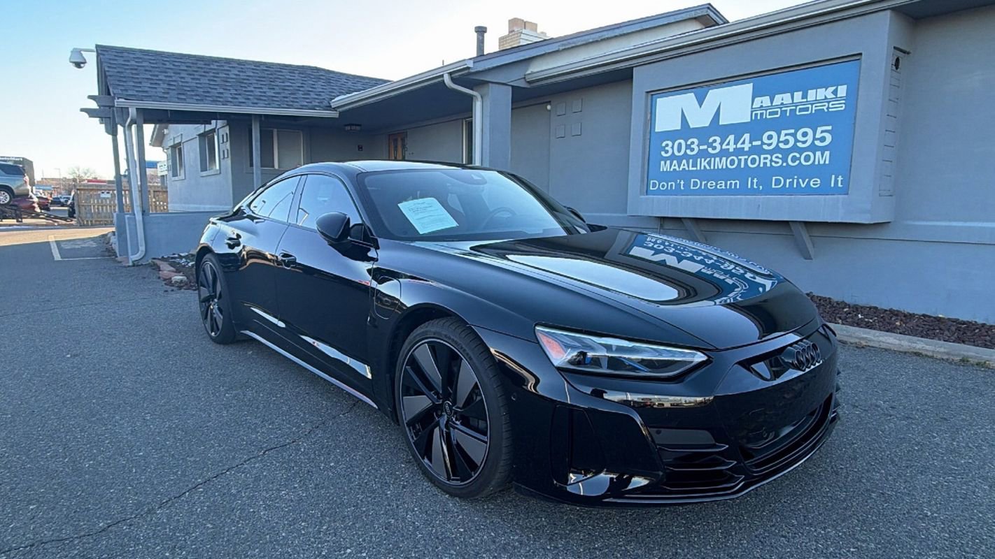 Used 2024 Audi e-tron GT Prestige w/ Prestige Package image 1