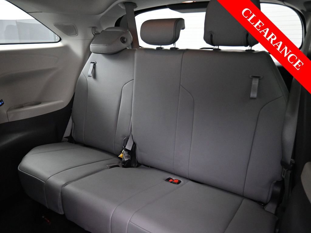 Used 2022 Toyota Sienna XLE image 16