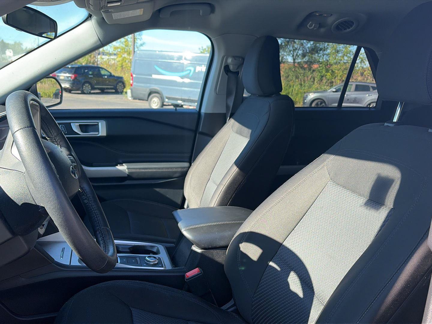 Used 2023 Ford Explorer XLT AWD/4WD image 4