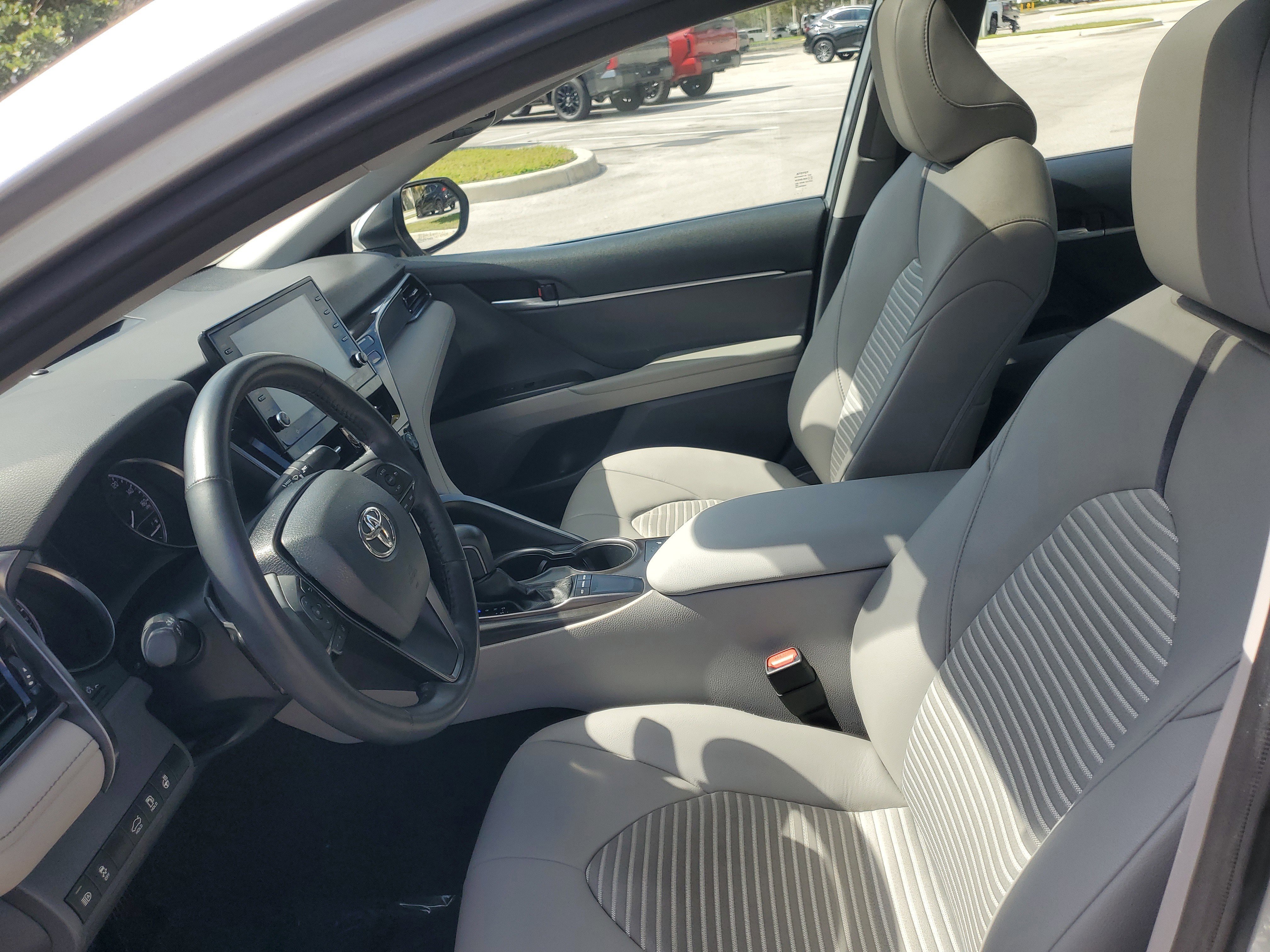 Used 2023 Toyota Camry SE w/ Cold Weather Package image 15