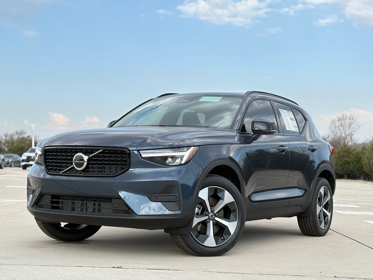 New 2026 Volvo XC40 B5 Core w/ Climate Package image 2