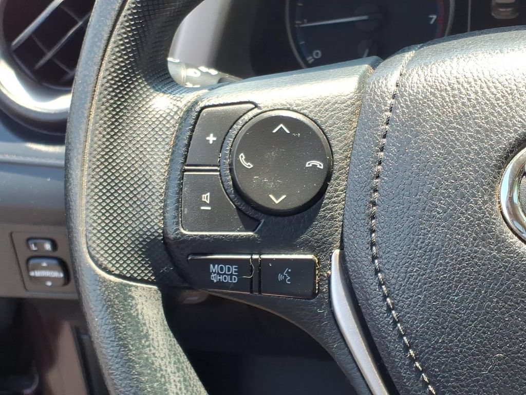 Used 2018 Toyota RAV4 LE FWD image 16