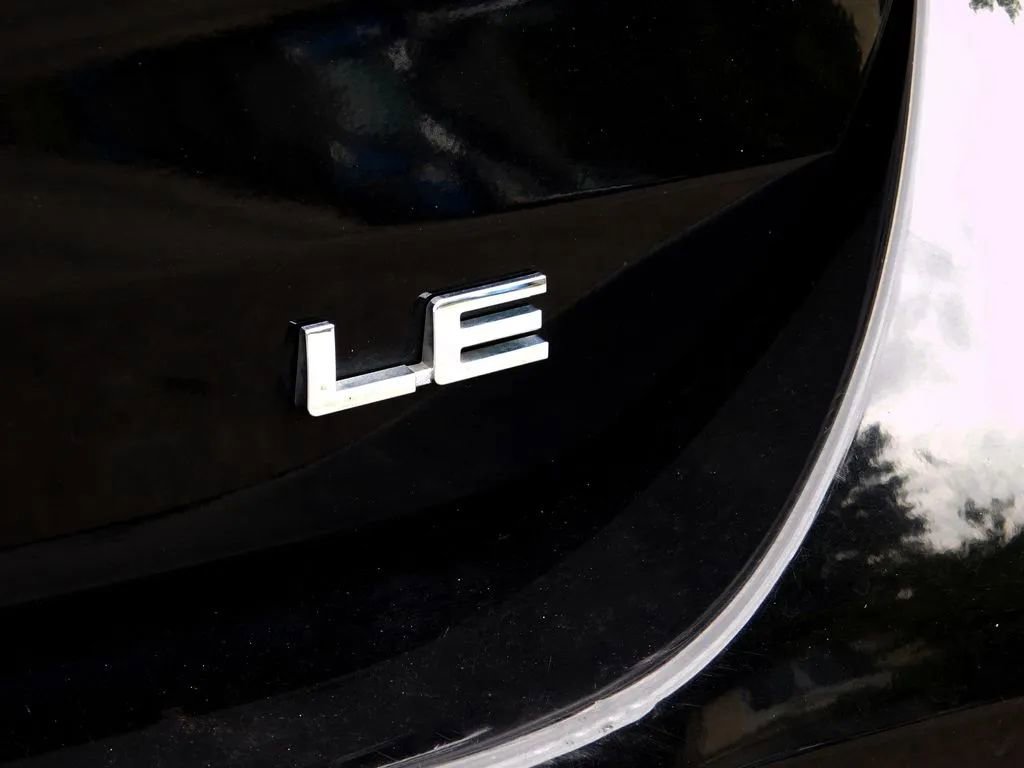 Used 2024 Toyota Highlander LE image 6