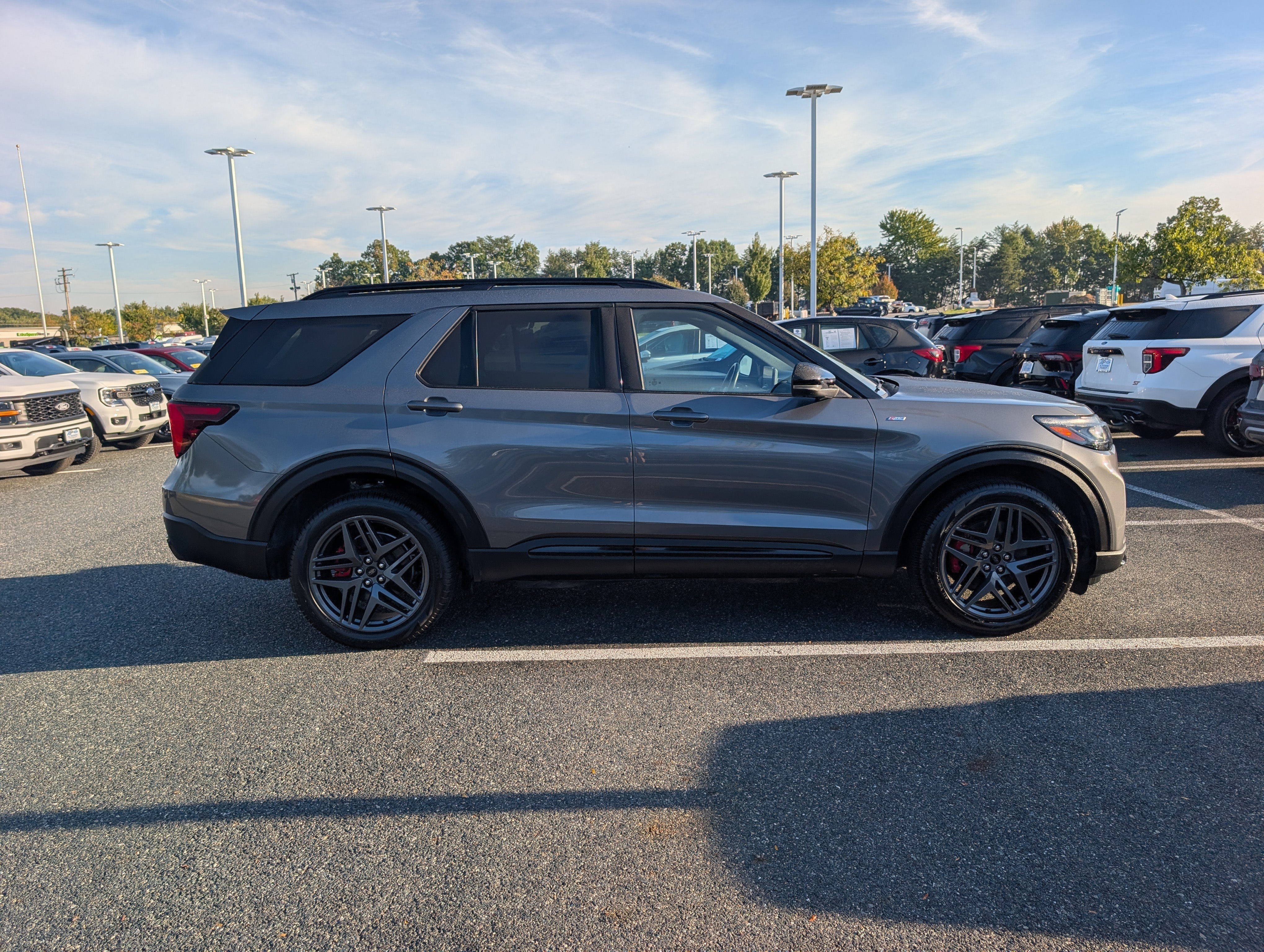 Certified 2025 Ford Explorer ST-Line w/ Premium Package AWD/4WD image 3