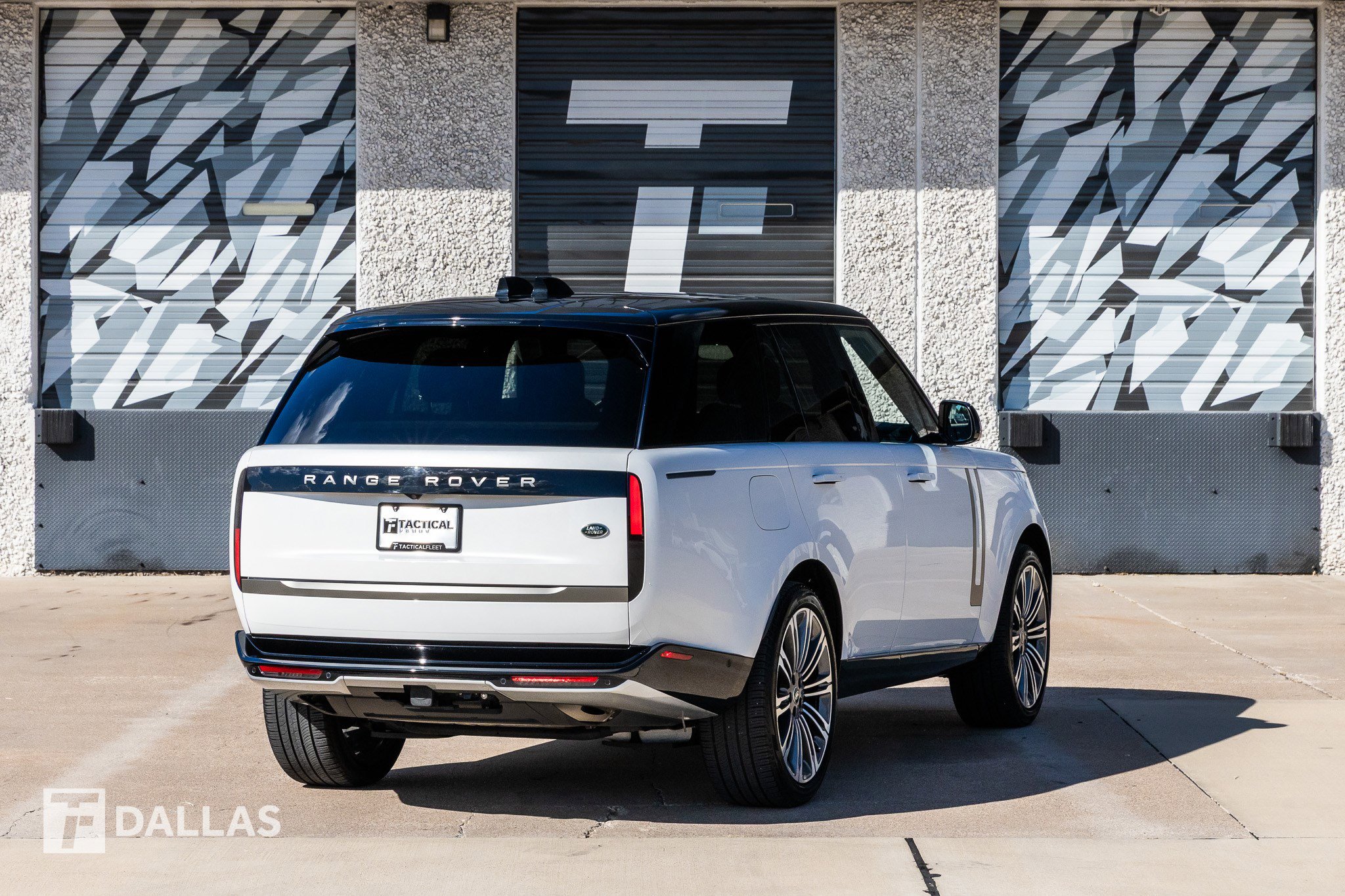 Used 2023 Land Rover Range Rover SE image 16