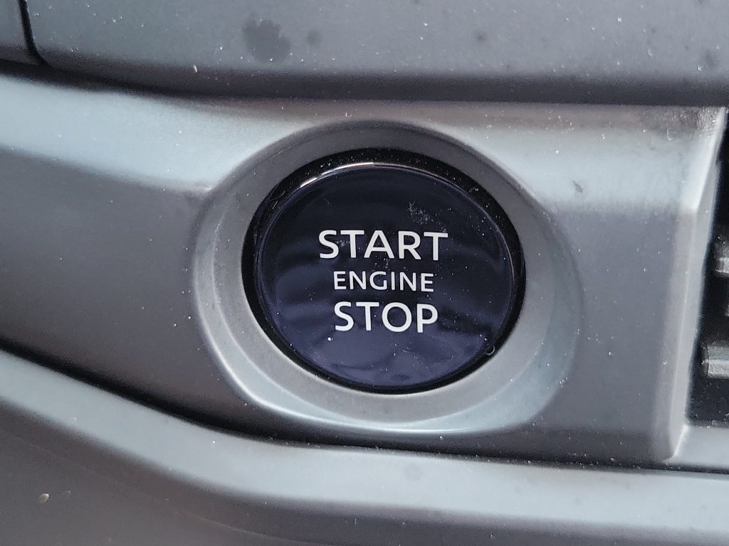Used 2025 Nissan Pathfinder S FWD image 9