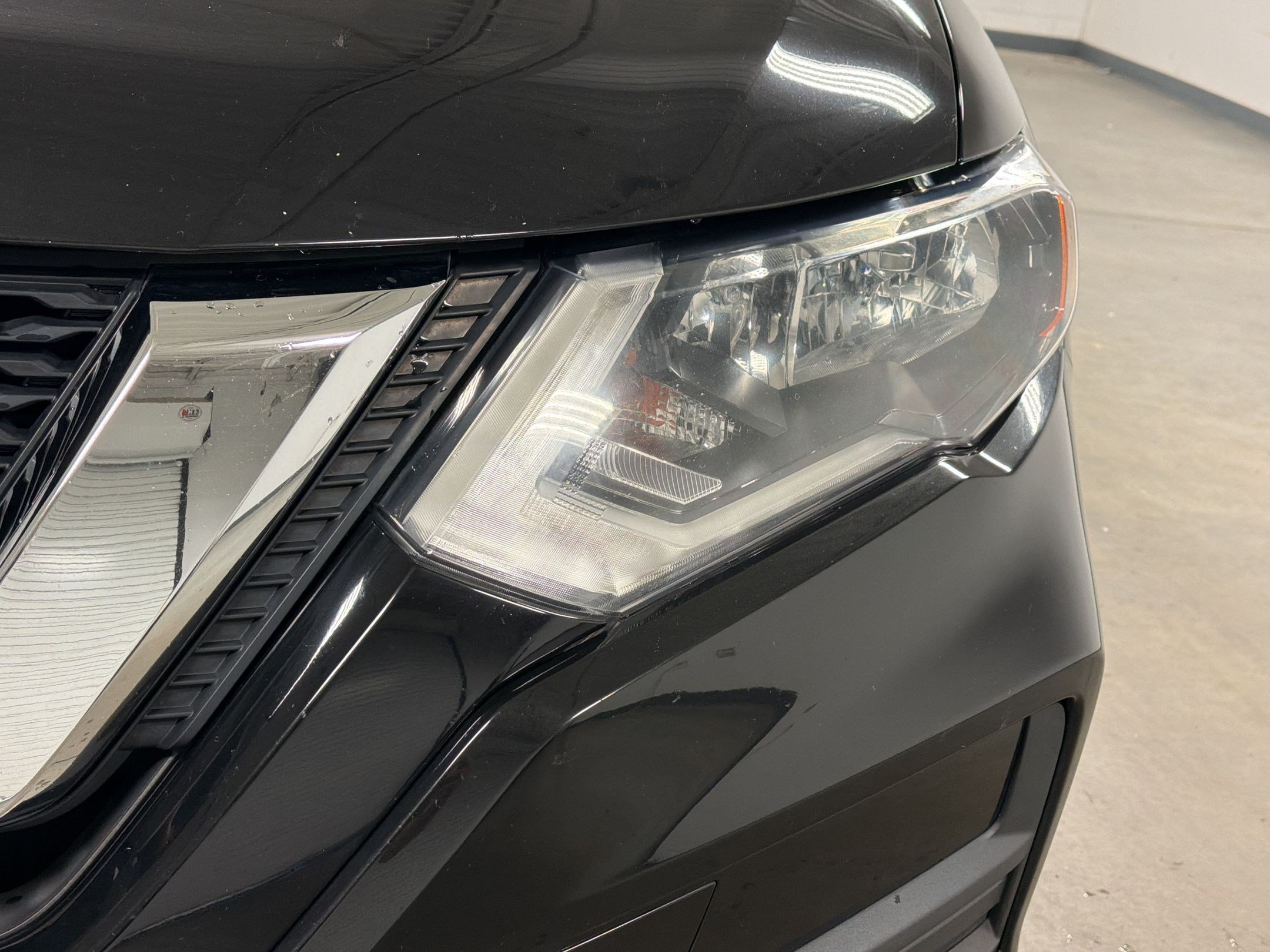 Used 2017 Nissan Rogue SV w/ SV Premium Package AWD/4WD image 11