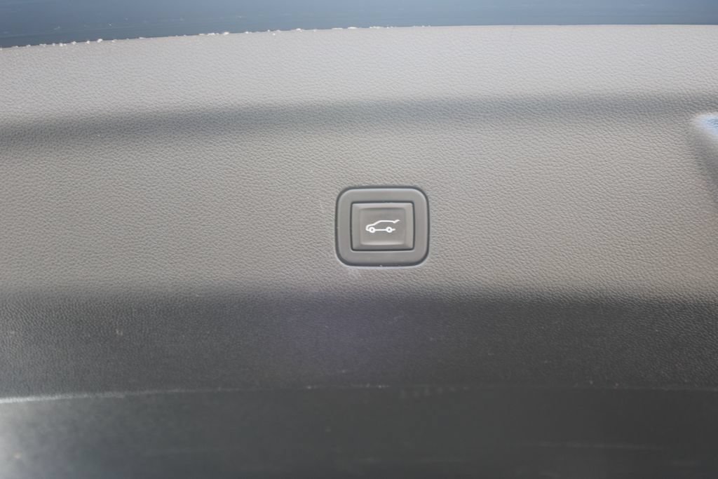 Used 2023 GMC Yukon Denali Ultimate w/ LPO, Floor Liner Package AWD/4WD image 16