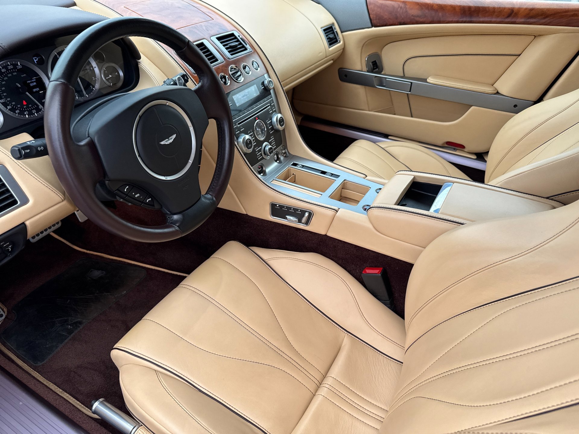 Used 2014 Aston Martin DB9 Volante image 3