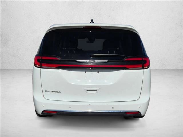 Used 2024 Chrysler Pacifica Touring-L FWD image 7