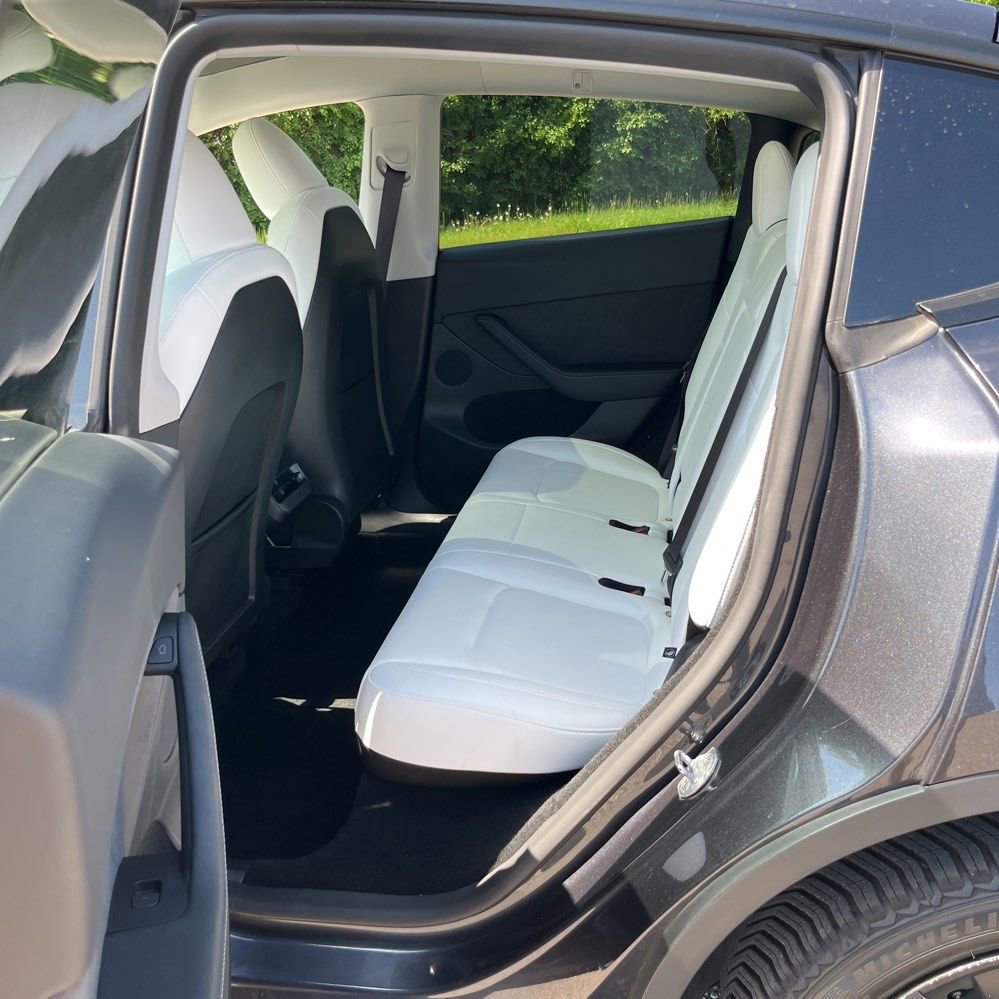 Used 2025 Tesla Model Y Long Range AWD/4WD image 4