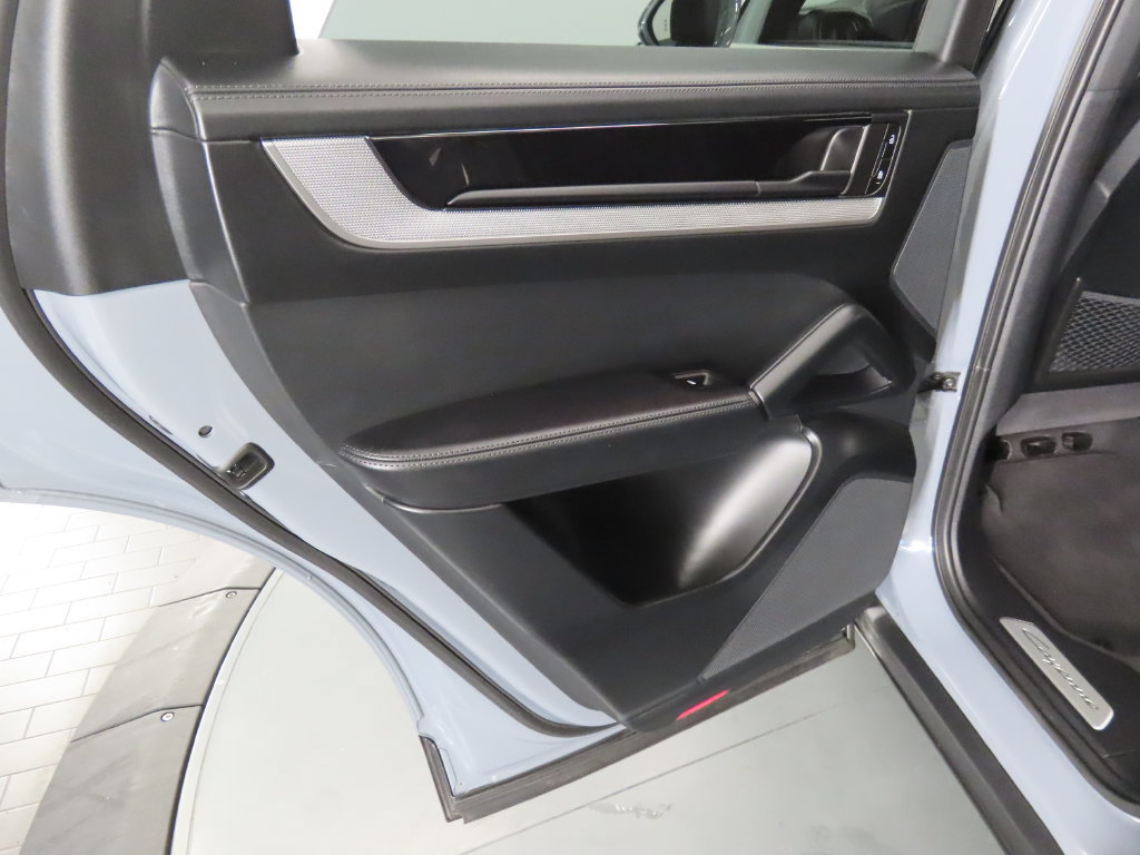 Certified 2026 Porsche Cayenne AWD/4WD image 39