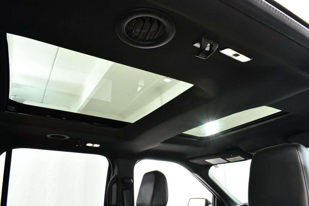 Used 2019 Ford Explorer XLT w/ Equipment Group 202A AWD/4WD image 18