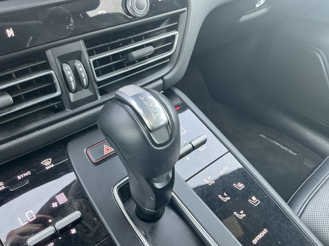 Used 2025 Porsche Macan AWD/4WD image 19