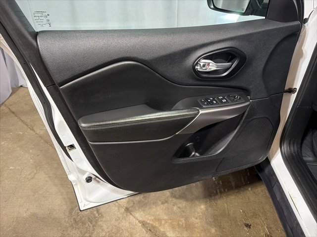 Used 2021 Jeep Cherokee Latitude Lux w/ Comfort/Convenience Group image 12