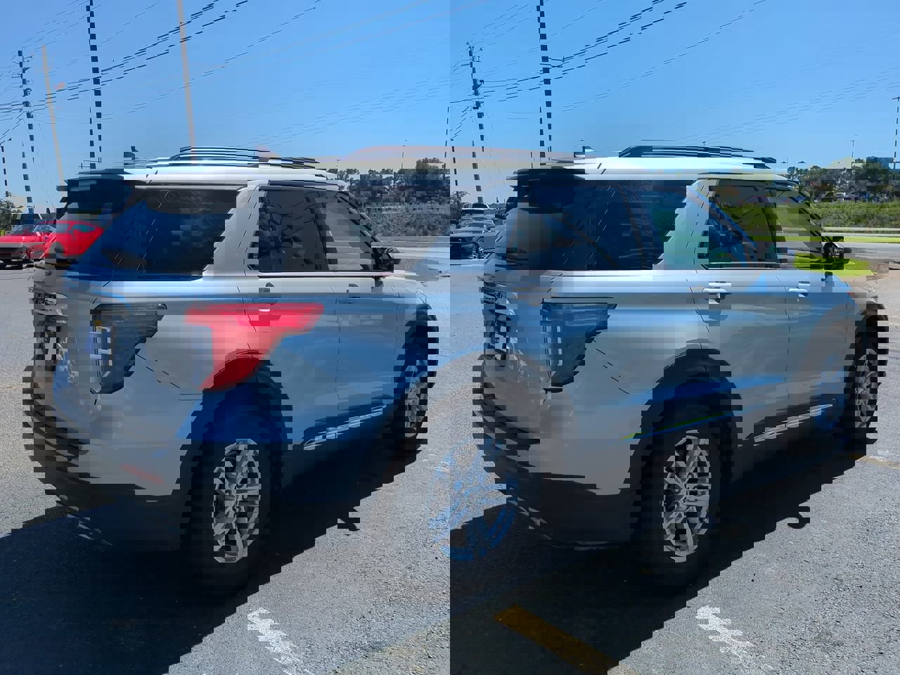 Certified 2022 Ford Explorer XLT w/ Equipment Group 202A image 4