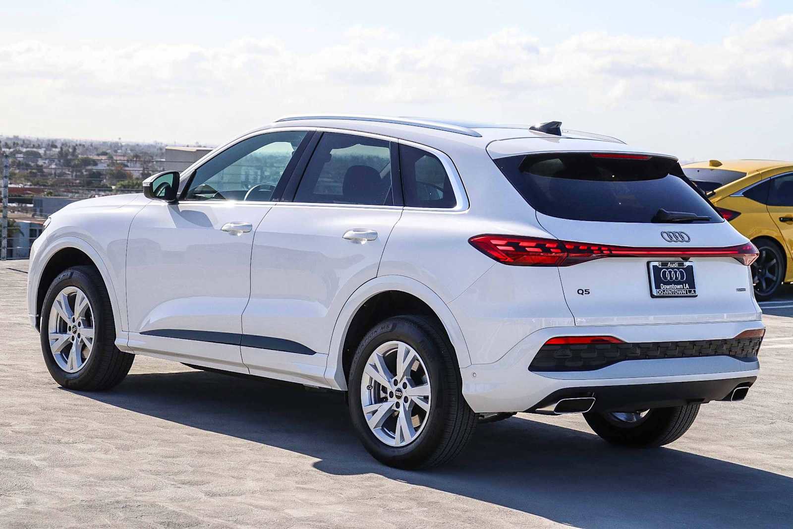 Used 2025 Audi Q5 Premium w/ Convenience Package image 6