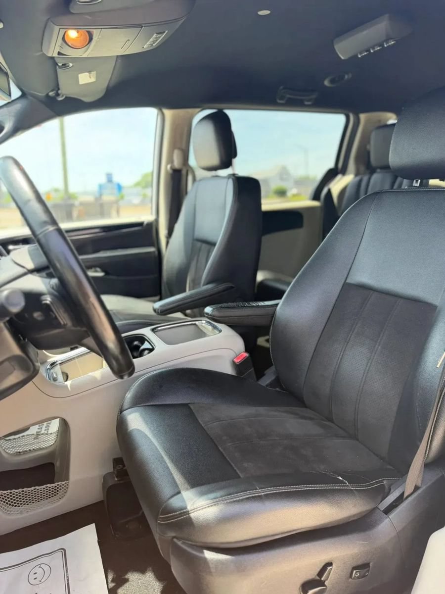Used 2020 Dodge Grand Caravan SXT FWD image 11