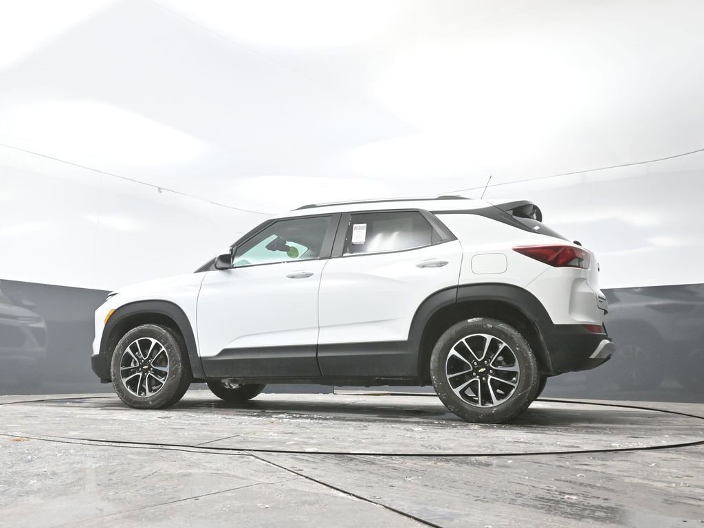 Used 2025 Chevrolet TrailBlazer LT w/ Driver Confidence Package image 49