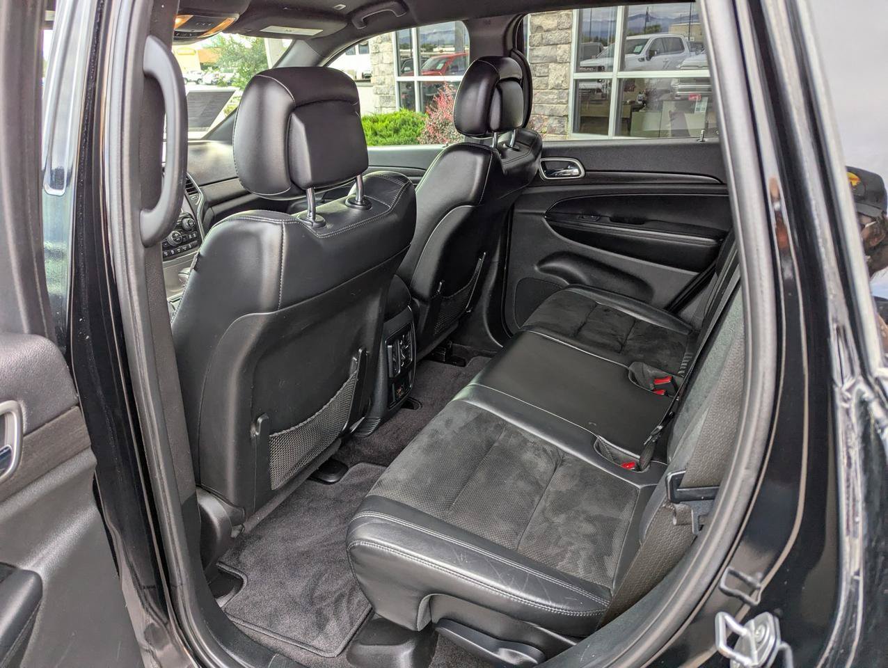Used 2017 Jeep Grand Cherokee Altitude AWD/4WD image 25