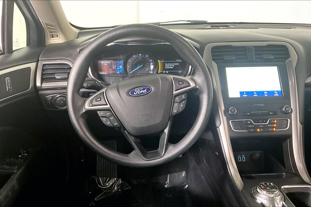 Used 2020 Ford Fusion SE image 5