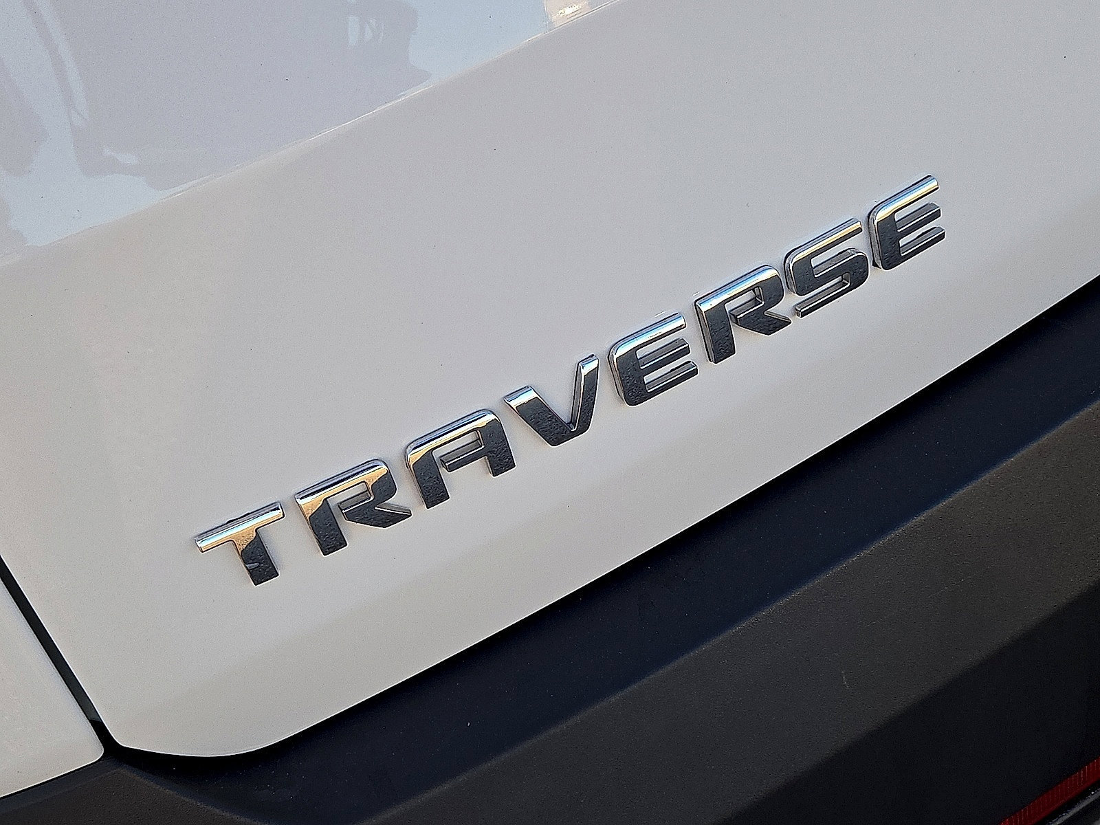 Used 2023 Chevrolet Traverse LT FWD image 11