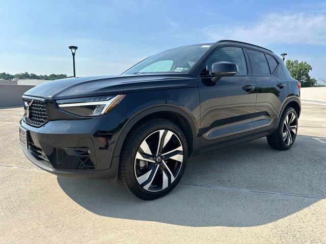 Certified 2024 Volvo XC40 B5 Plus w/ Protection Package Premier AWD/4WD image 4