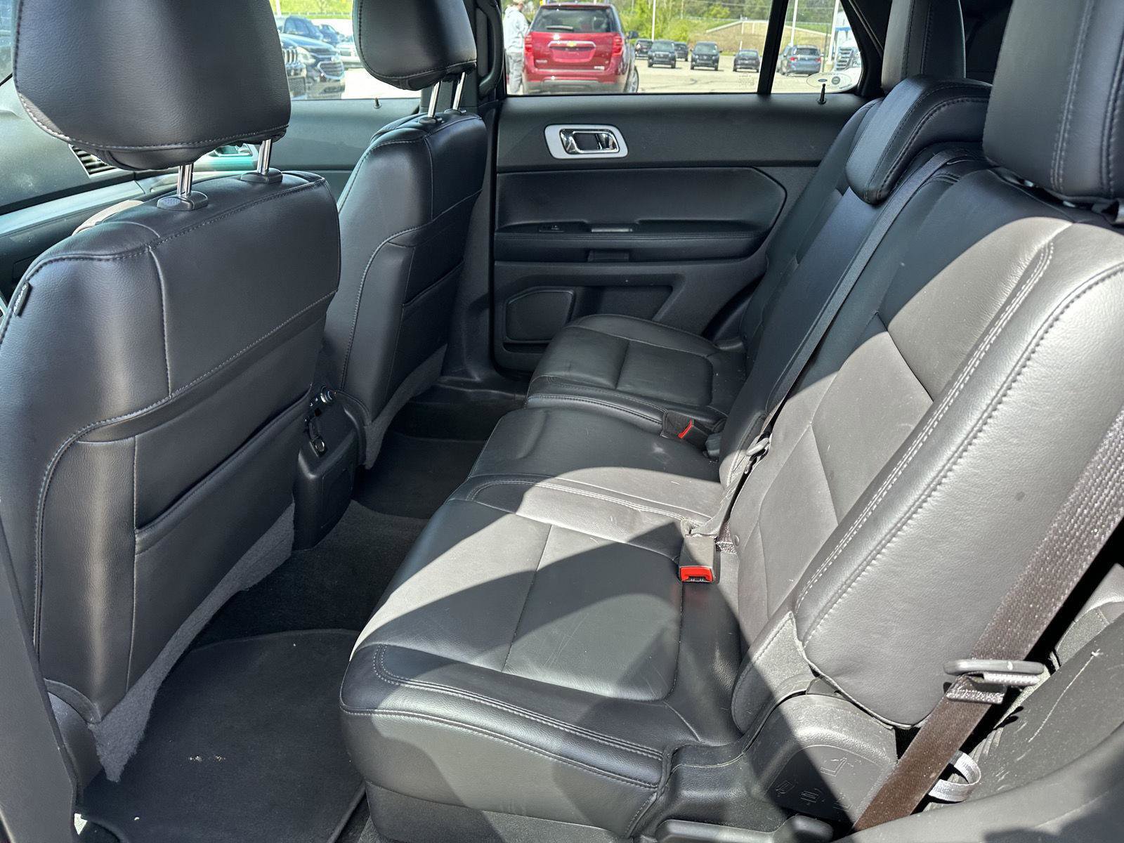 Used 2014 Ford Explorer XLT w/ Equipment Group 202A AWD/4WD image 13