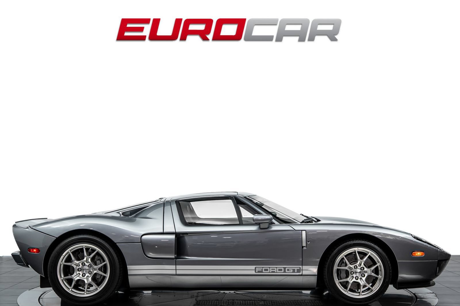 Used 2006 Ford GT RWD image 6