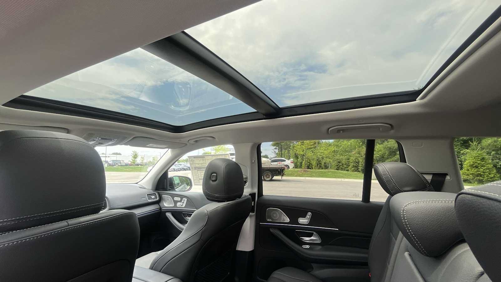 New 2026 Mercedes-Benz GLS 450 4MATIC image 36