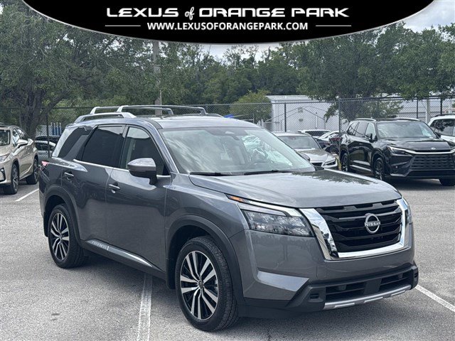 Used 2025 Nissan Pathfinder Platinum AWD/4WD image 1