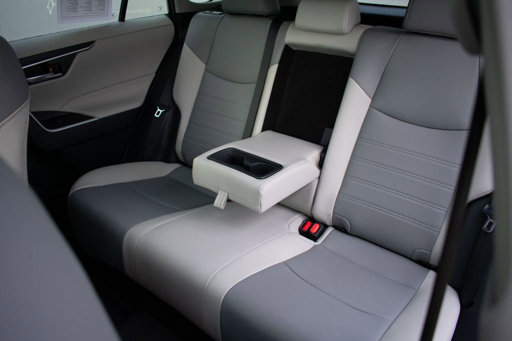 Used 2025 Toyota RAV4 XLE Premium image 25