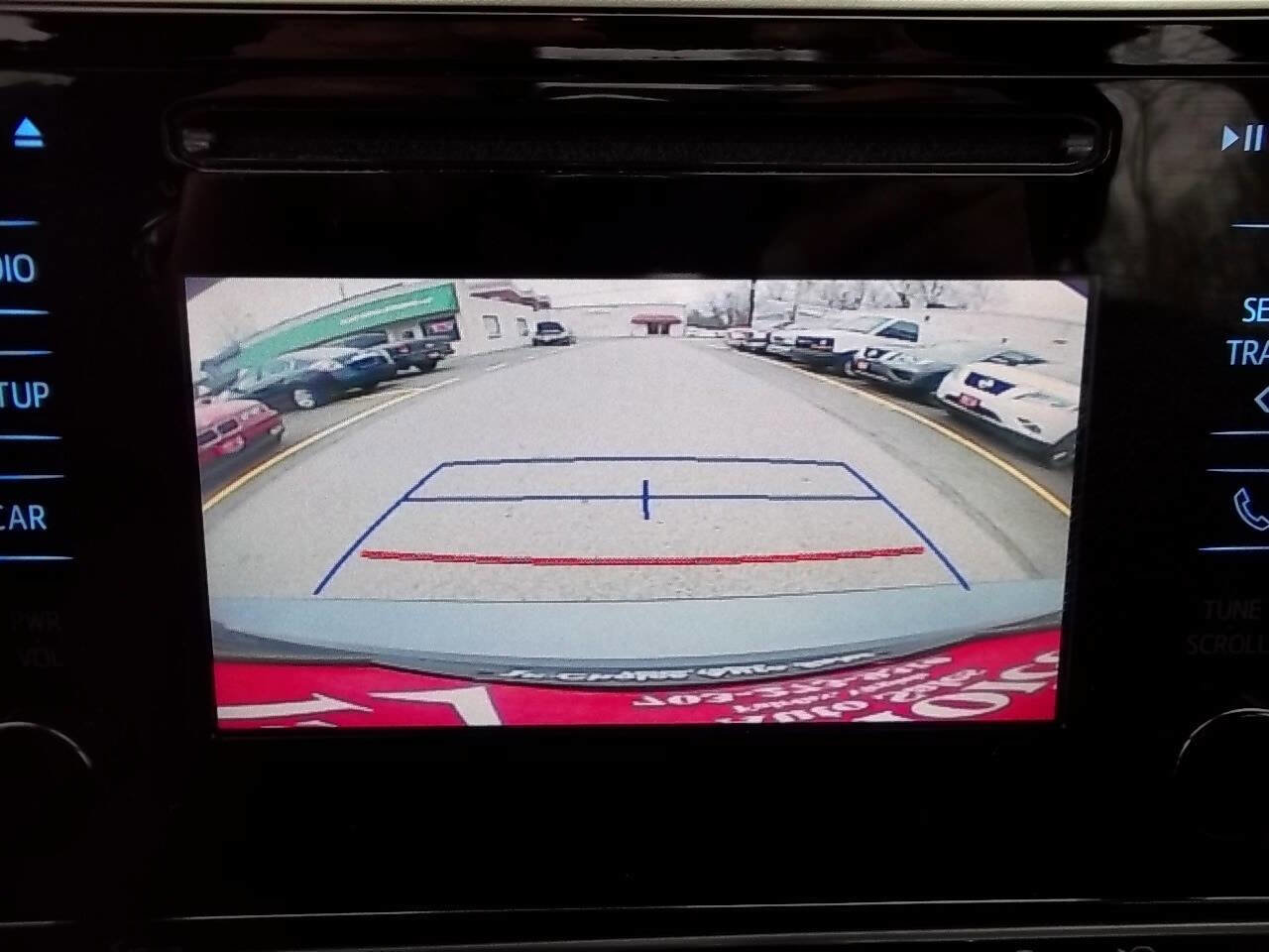 Used 2017 Toyota Corolla LE image 18