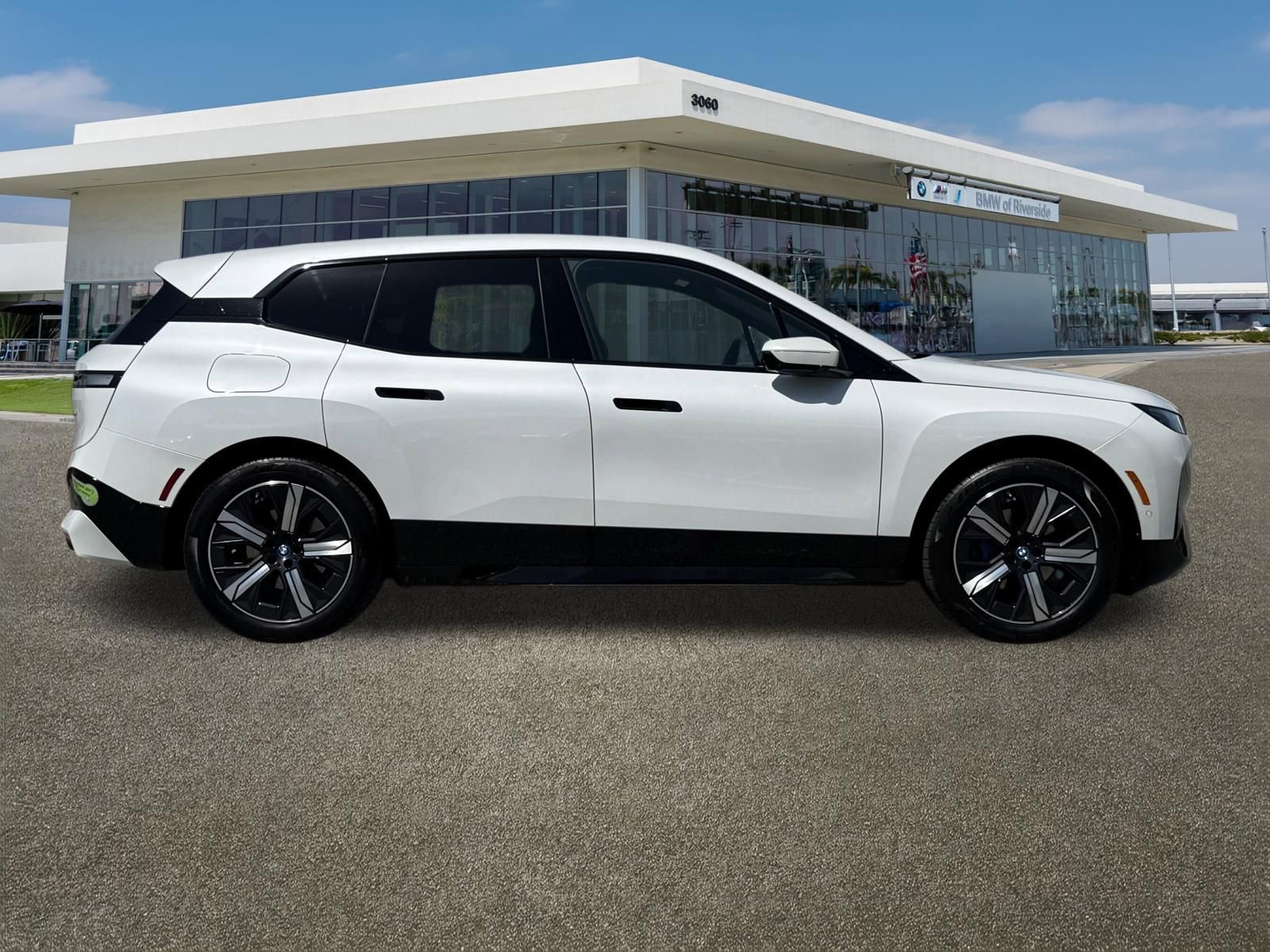 Used 2023 BMW iX xDrive50 w/ Sport Package image 12