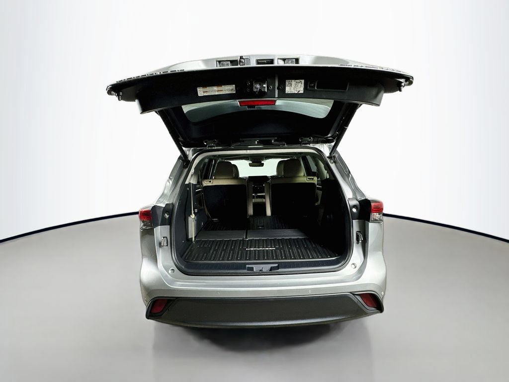 Used 2023 Toyota Highlander Limited AWD/4WD image 37