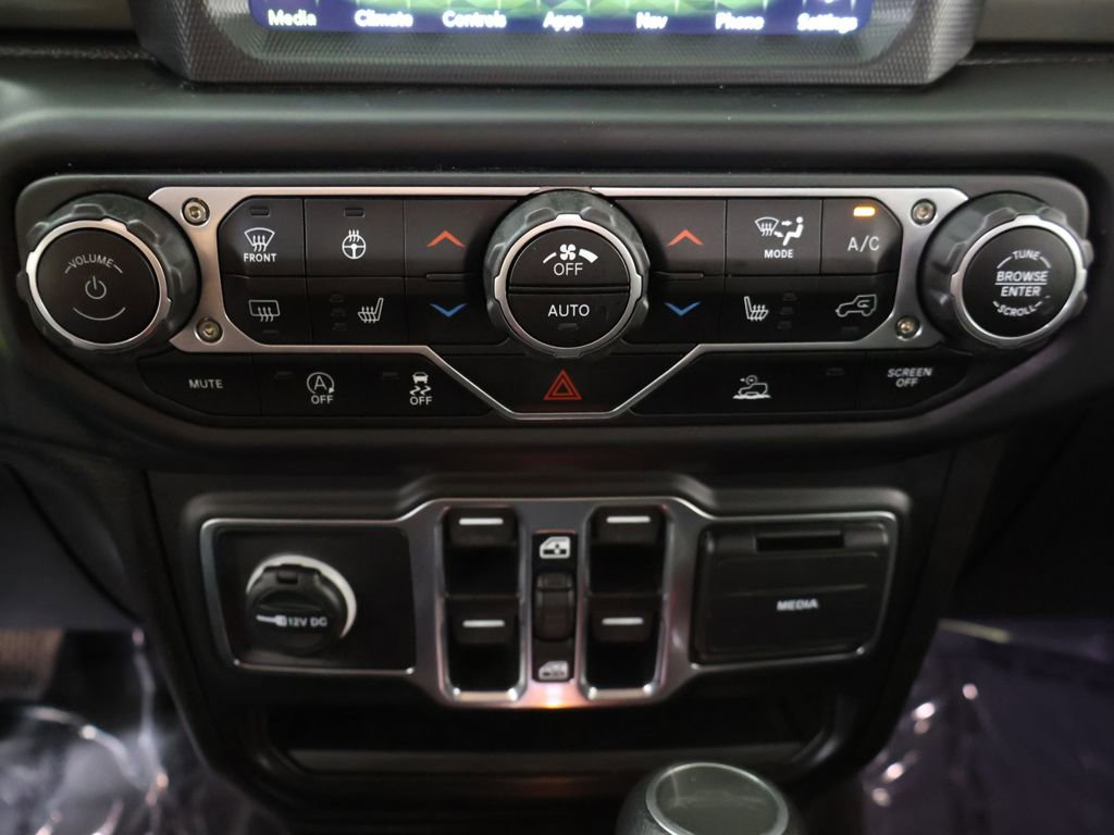 Used 2023 Jeep Gladiator Overland w/ Cold Weather Group AWD/4WD image 45
