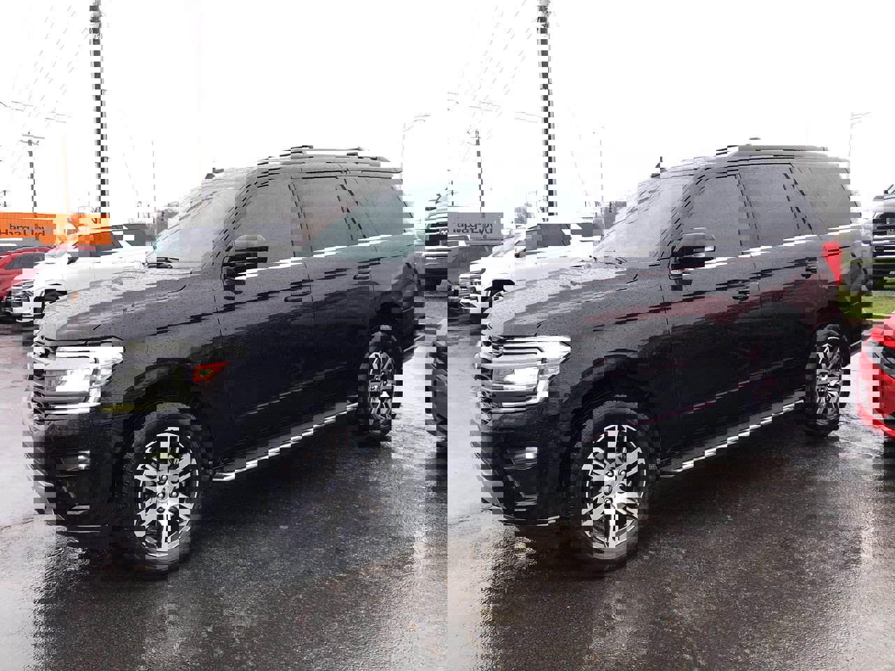 Used 2023 Ford Expedition XLT image 3