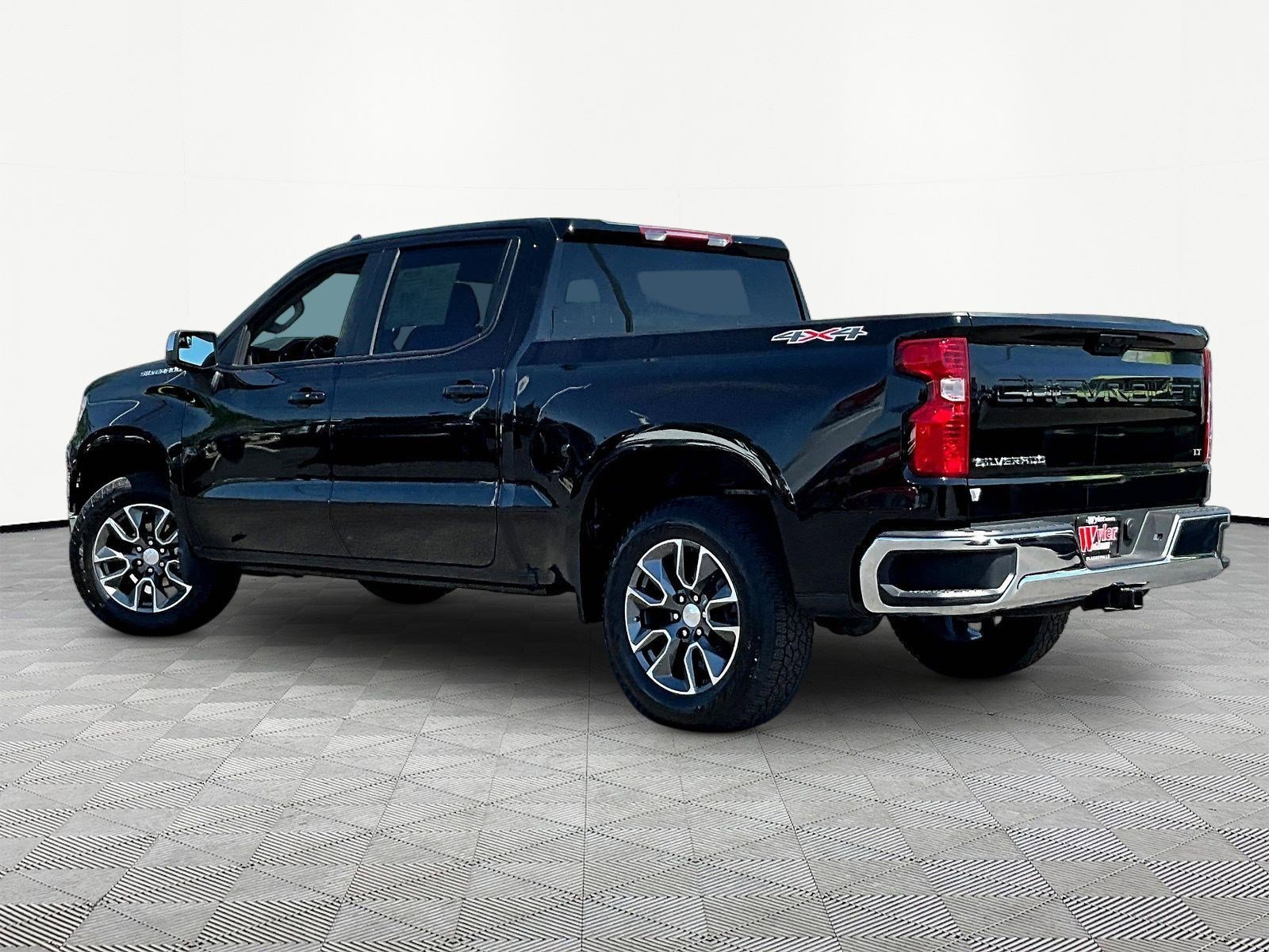 Used 2024 Chevrolet Silverado 1500 LT AWD/4WD image 4