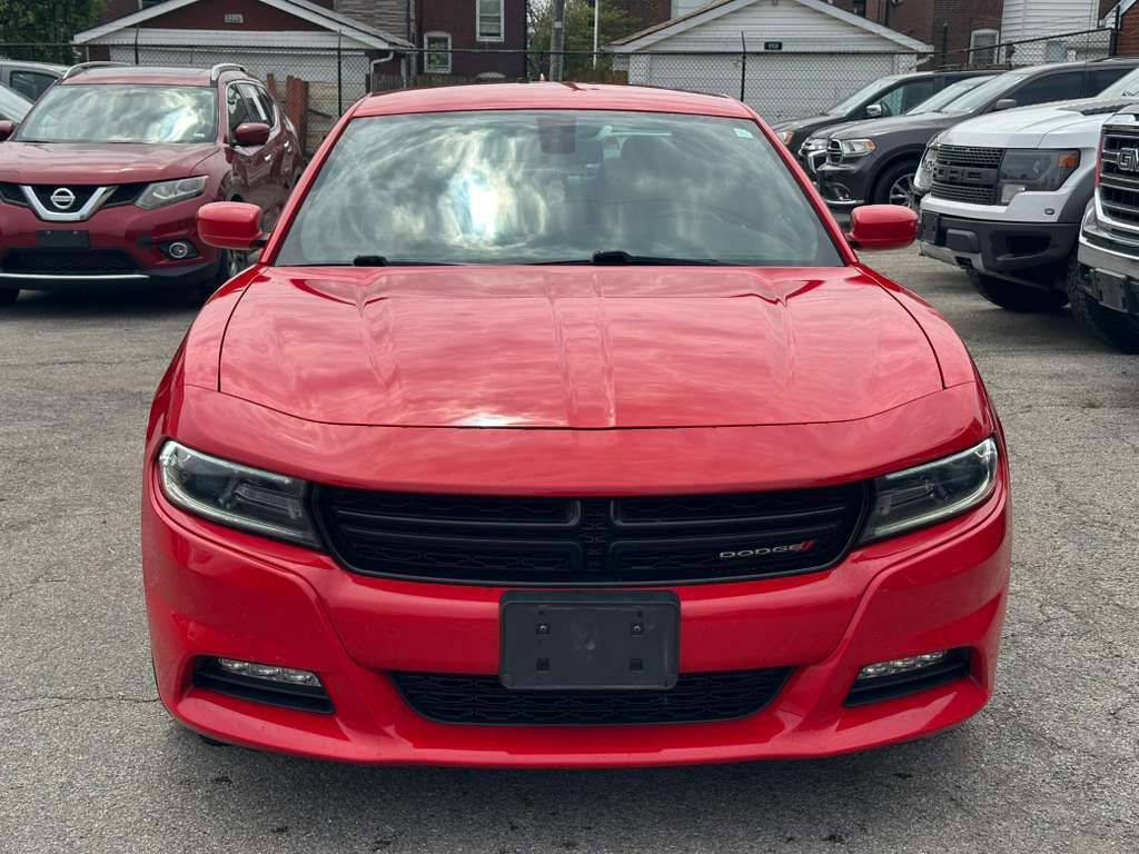 Used 2017 Dodge Charger SXT image 2